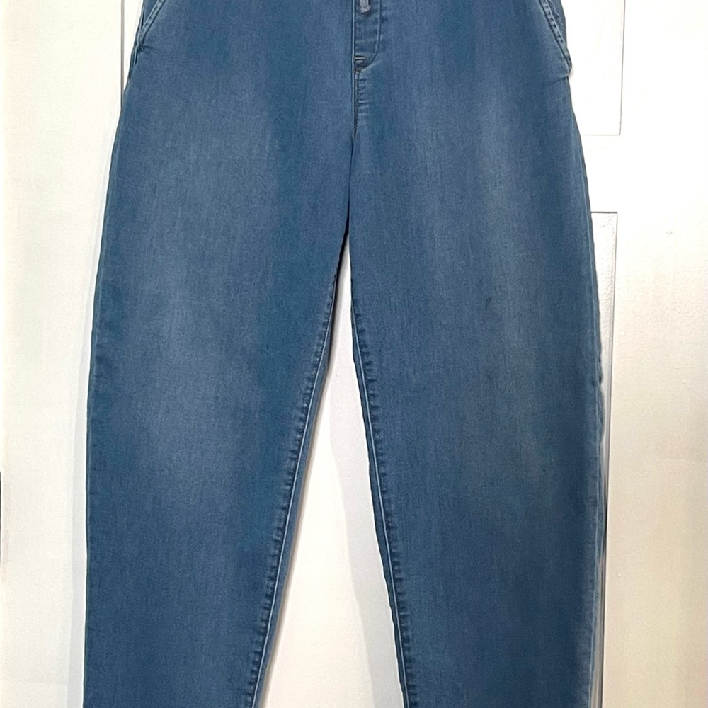 Gloria Vanderbilt Women’s  Slim Straight Jeans in Medium Blue